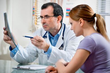 Ако се појават првите знаци на остеохондроза на торакалниот регион, се препорачува веднаш да се консултирате со лекар